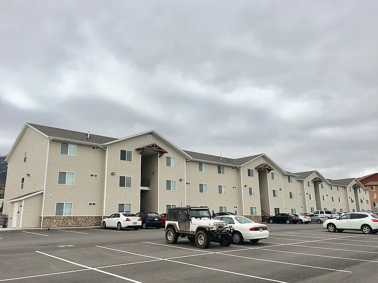 1130 Cedar Knls S — Photo 1