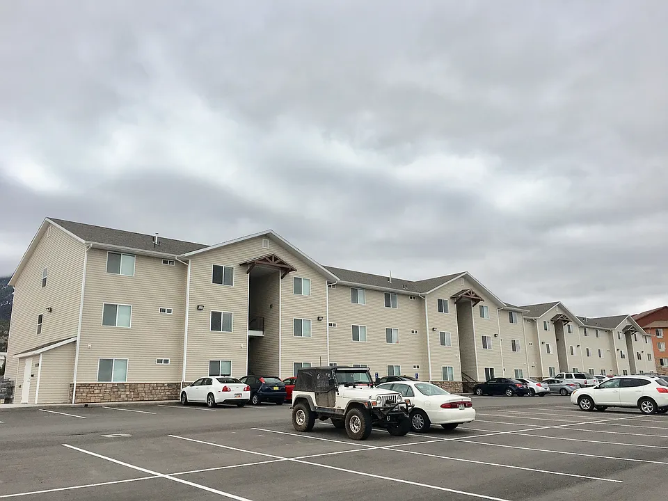 1130 Cedar Knls S