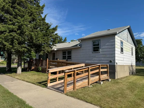520 W 3rd Ave, Redfield, SD 57469