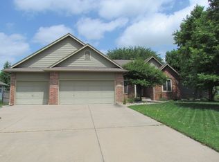 1413 N Briarwood St, Derby, KS 67037