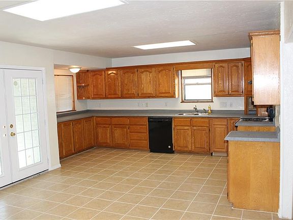 2nd image of 514 Sunset Dr