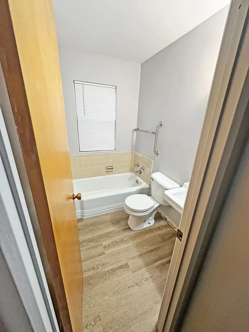 2 bed, 1.0 bath, 790 sqft, $1,095 — Photo 4