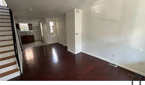 3 bed, 1100 sqft, $2,700 — Photo 2