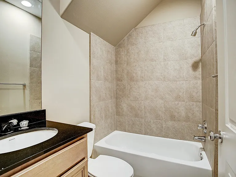 3824 Centerplaza Dr — Photo 11