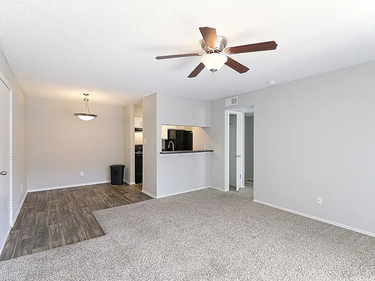 City Crest Apartments — Photo 72