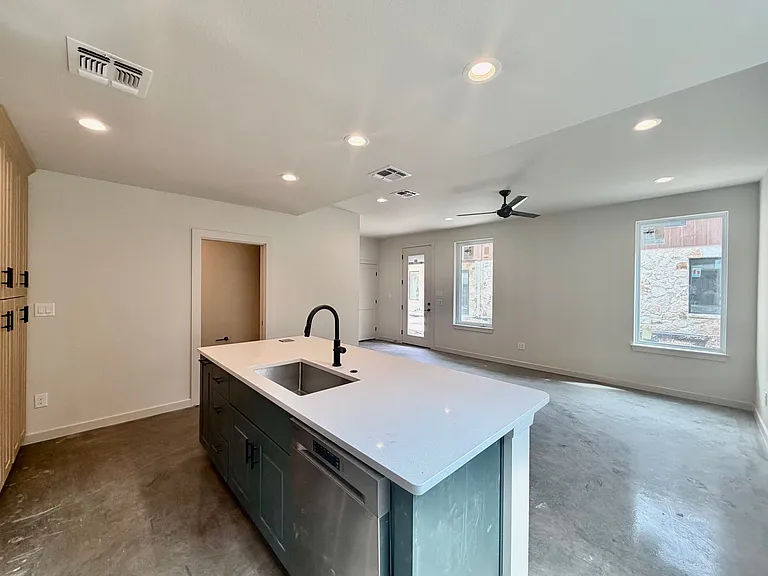 Modern Luxury in San Marcos' Premier Courtyard Community Now Leasing! — Photo 32