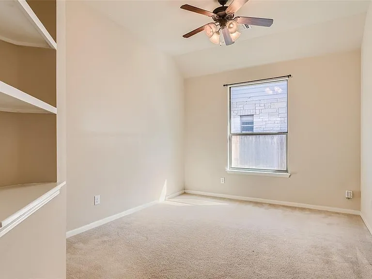290 Maeves Way — Photo 13