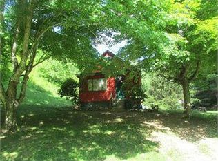 1233 Tariff Rd, Left Hand, WV 25251