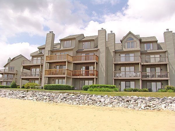 1st image of 2189 Chesapeake Harbour Dr E