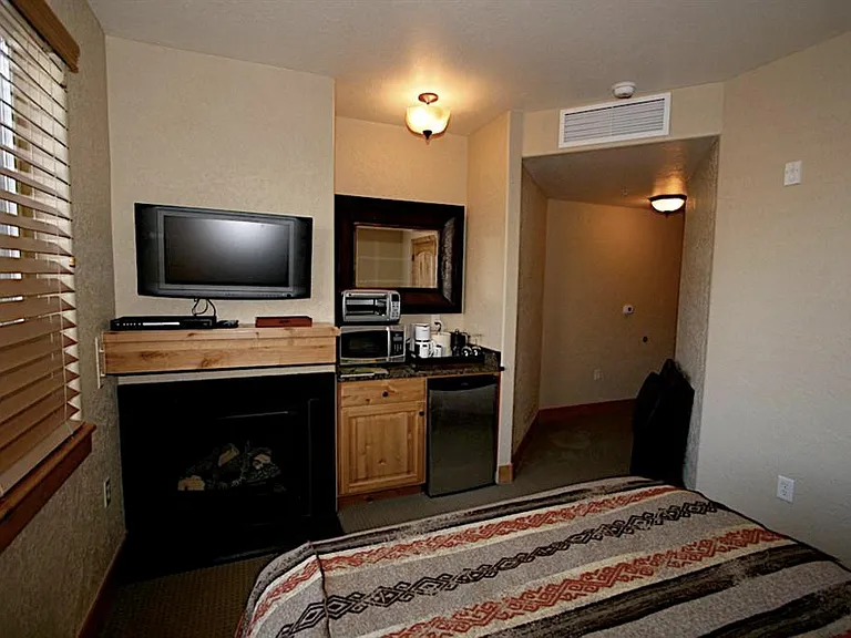 2669 Canyons Resort Dr #128A — Photo 2
