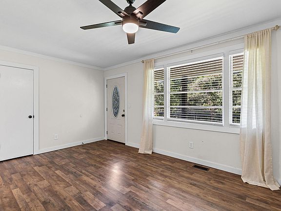4th image of 30 Dogwood Dr