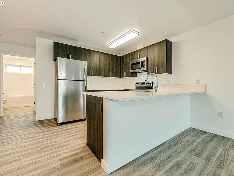 MF 14 - N Humboldt — Photo 2