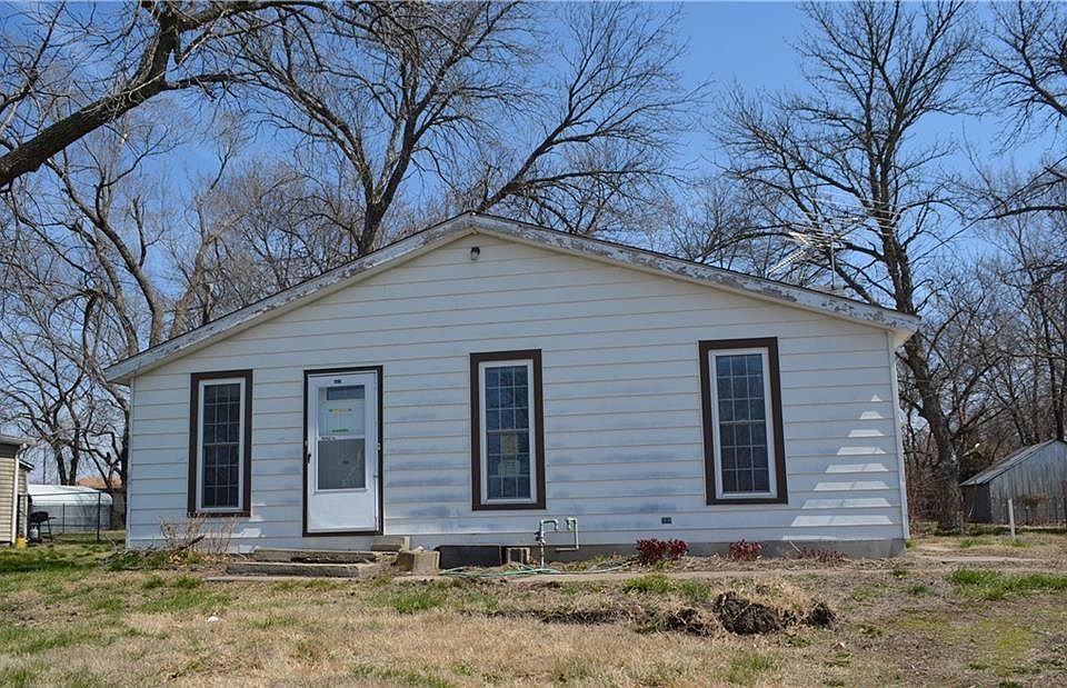 817 Main St, Wellsville, KS 66092 Zillow
