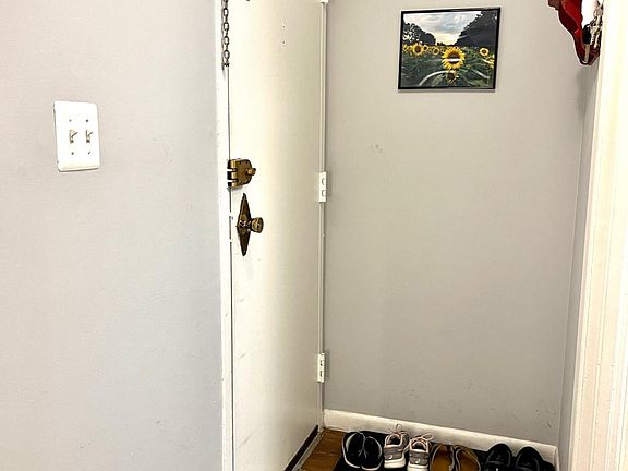 3rd image of 3860 Lyndhurst Dr APT 203