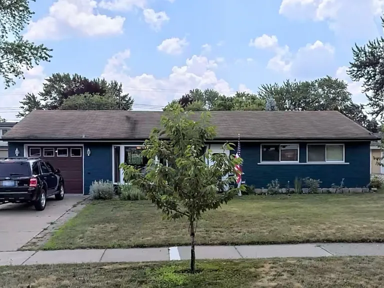36425 Joanne St #1 — Photo 1