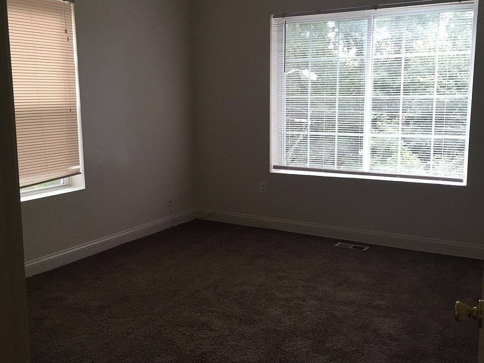 2nd image of 349 Parkland Pl SE APT 1