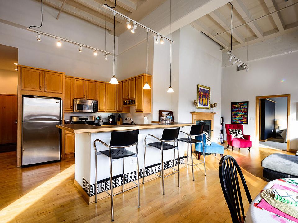 1st image of 1325 N Van Buren St APT 201