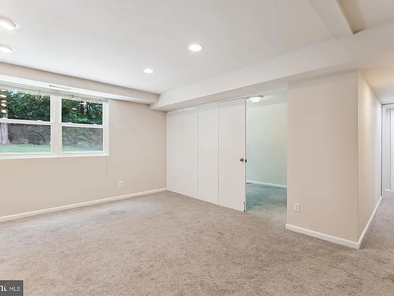 6916 Southridge Dr — Photo 37
