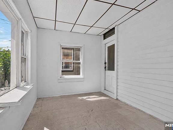 3rd image of 239-241 17th Ave
