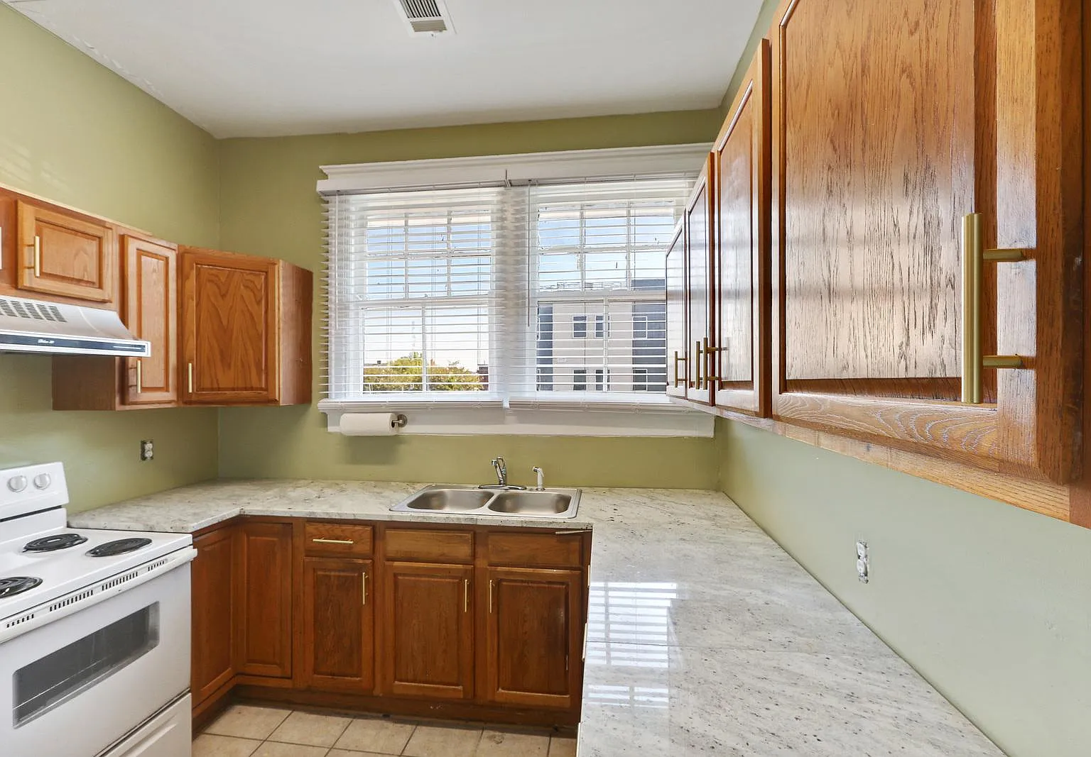 2833 Napoleon Ave — Photo 1