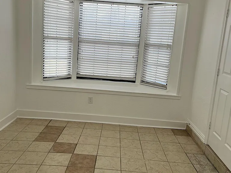 2714 Dewitt St — Photo 10