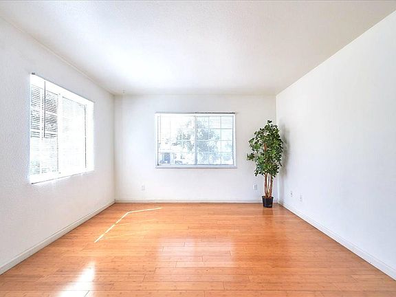 5th image of 874 N Euclid Ave