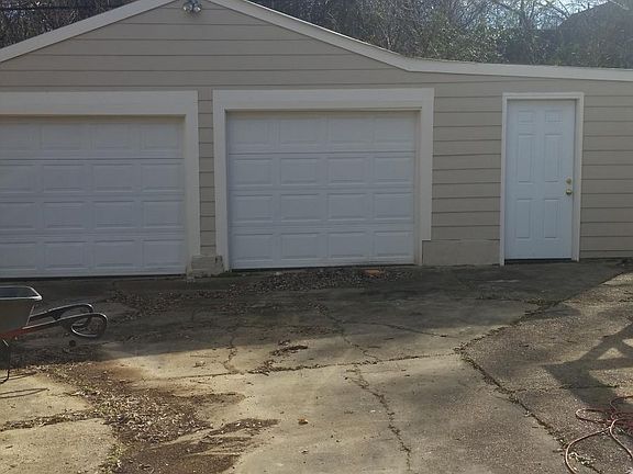 2 car garage w/shop
