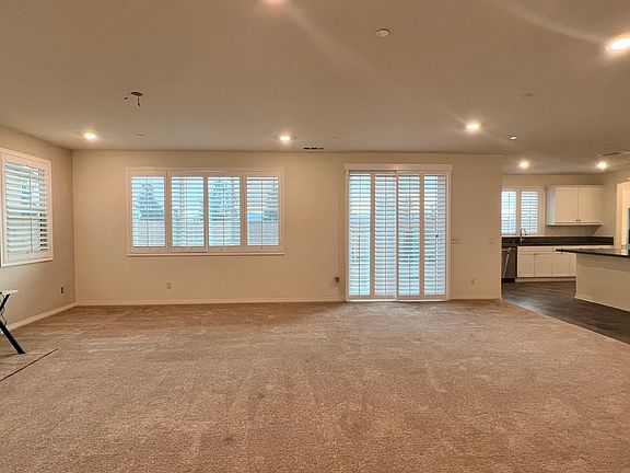 5th image of 3026 E Grafton St