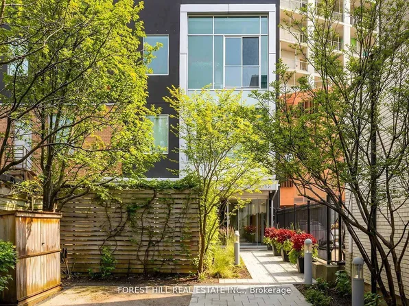 113 Dupont St #301, Toronto, ON M5R 1V4