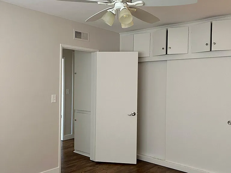 636 N Flores St #4 — Photo 11