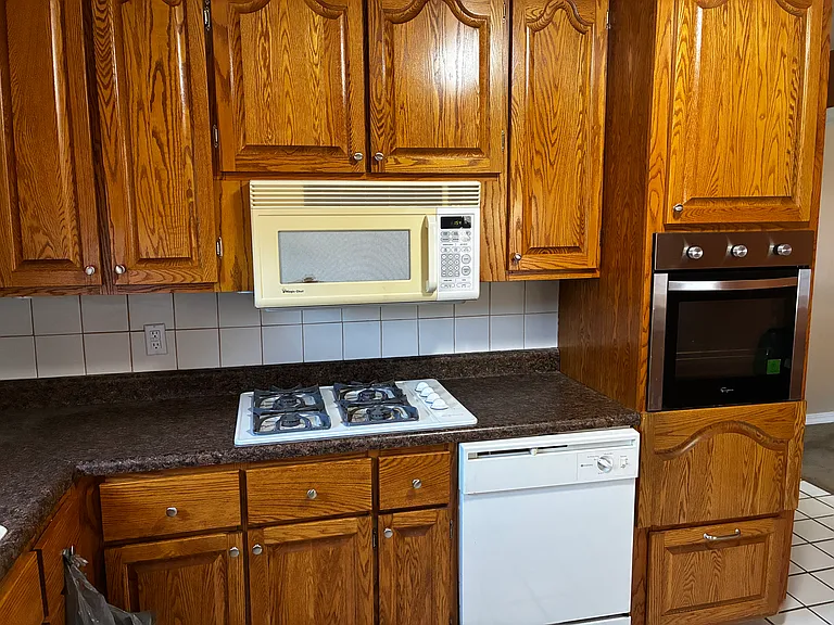517 Marsh Ave — Photo 6