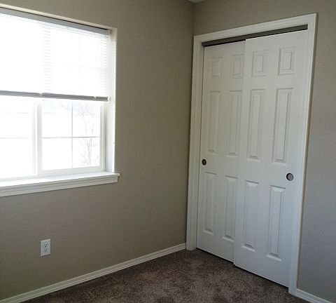 5th image of 34 W Evergreen Dr APT J
