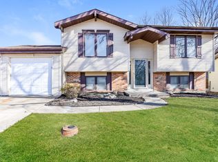 1253 Advance Dr, Florissant, MO 63031