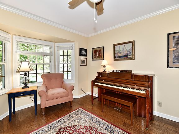 4th image of 305 Scarborough Way