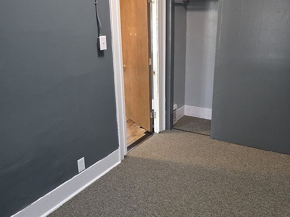 3rd image of 941 Muskegon Ave NW #1