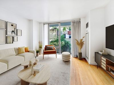350 W 53rd St, New York, NY, 10019