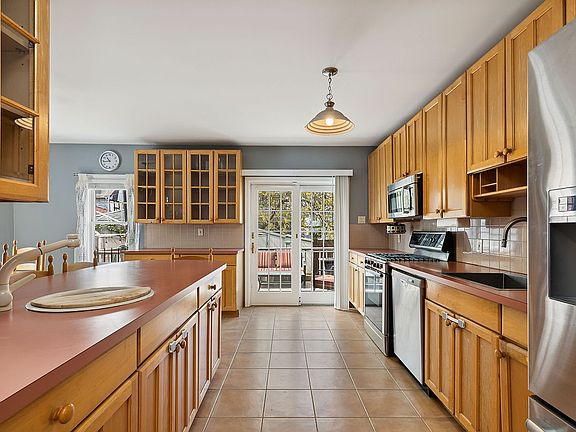 4th image of 1670 Marine Pkwy