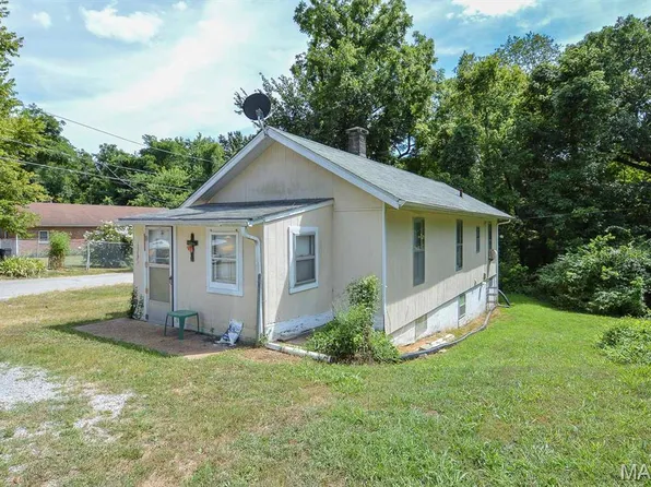 10010 S Road Ln, Fairview Heights, IL 62208