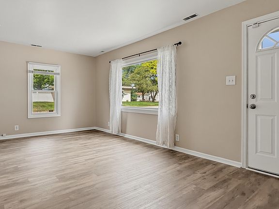 3rd image of 35553 Booth Ave