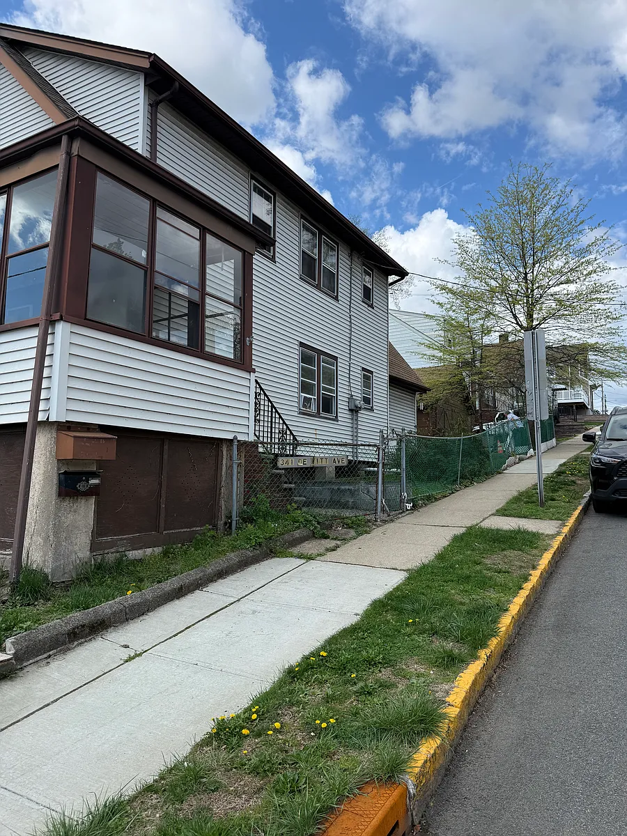 Building Photo - 341 Dewitt Ave #1