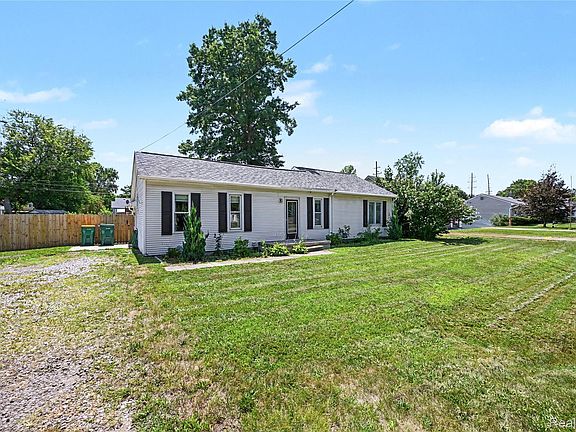 3rd image of 36951 Sibley Rd