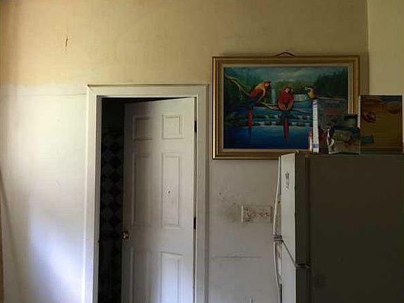 5th image of 411 S 6th St