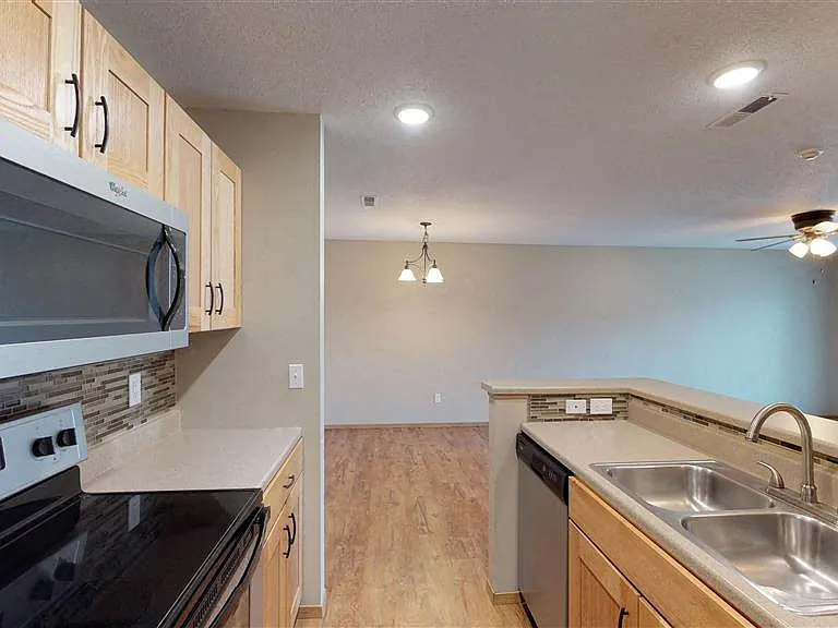 Oakmont Estates — Photo 34