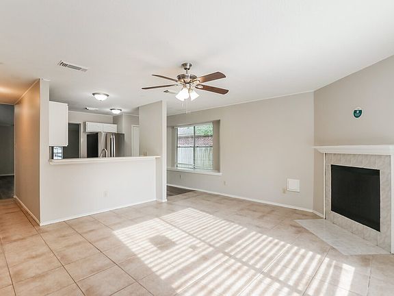 4th image of 1034 Canterbury Dr
