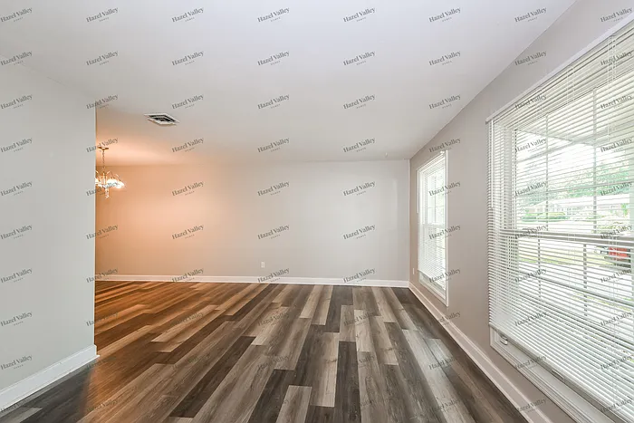 660 Brookstone Dr — Photo 3