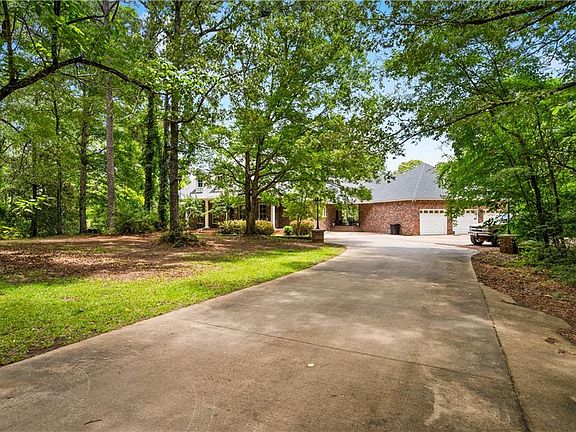 3rd image of 121 Stuart Dr