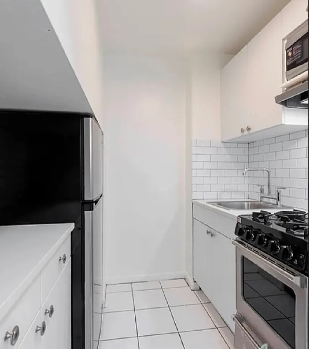 43 West 16th Street — Photo 3
