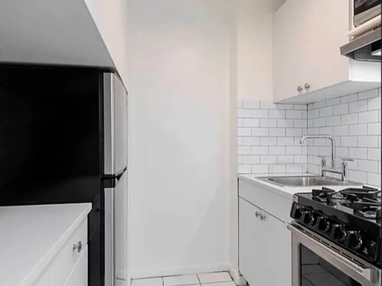 43 W 16th St #4G — Photo 3