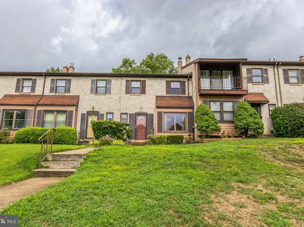 9 Bishops Dr, Aston, PA 19014