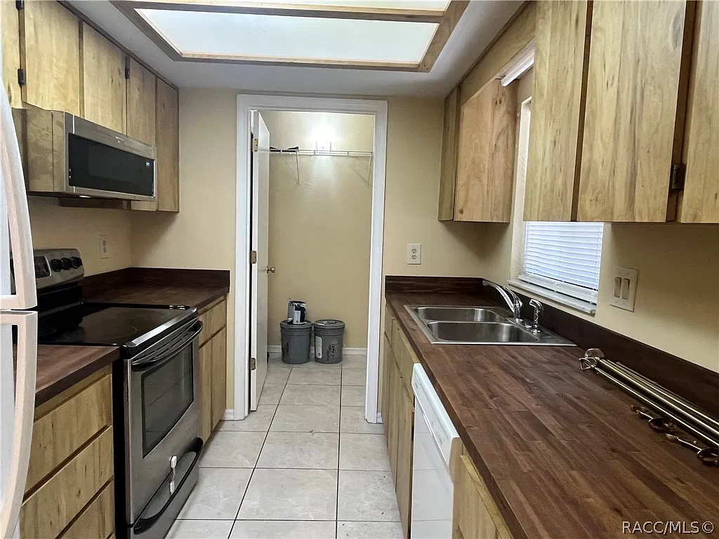 2 bed, 990 sqft, $1,400 — Photo 4